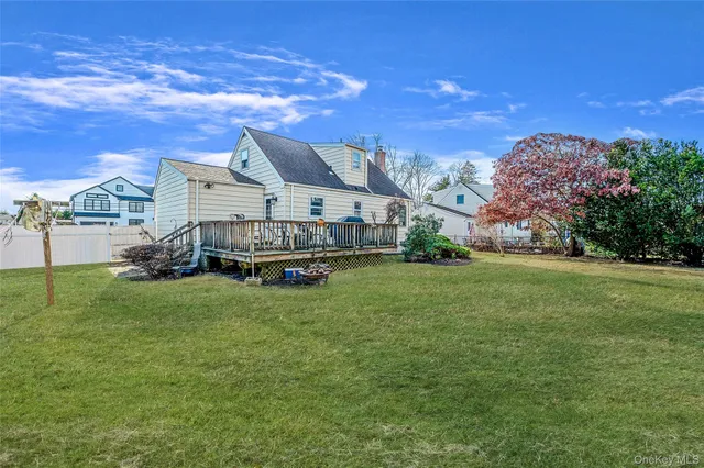 $499,000 | 360 Arcadia Drive, West Islip, NY 11795