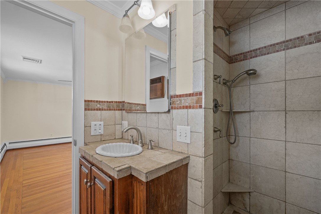 189 Kearney Street Cranston, RI 02920 - Photo 2 of 46