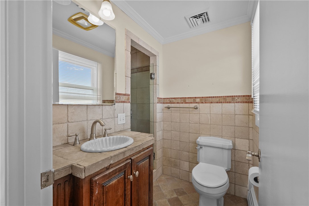 189 Kearney Street Cranston, RI 02920 - Photo 3 of 46