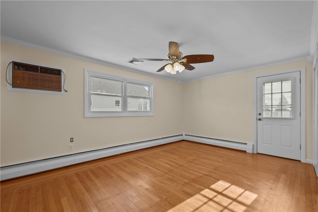189 Kearney Street Cranston, RI 02920 - Photo 4 of 46