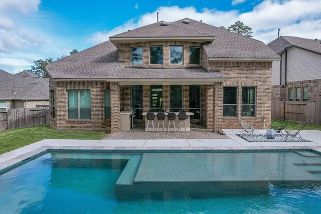$750,000 | 211 Castle Combe Court, Conroe, TX 77318