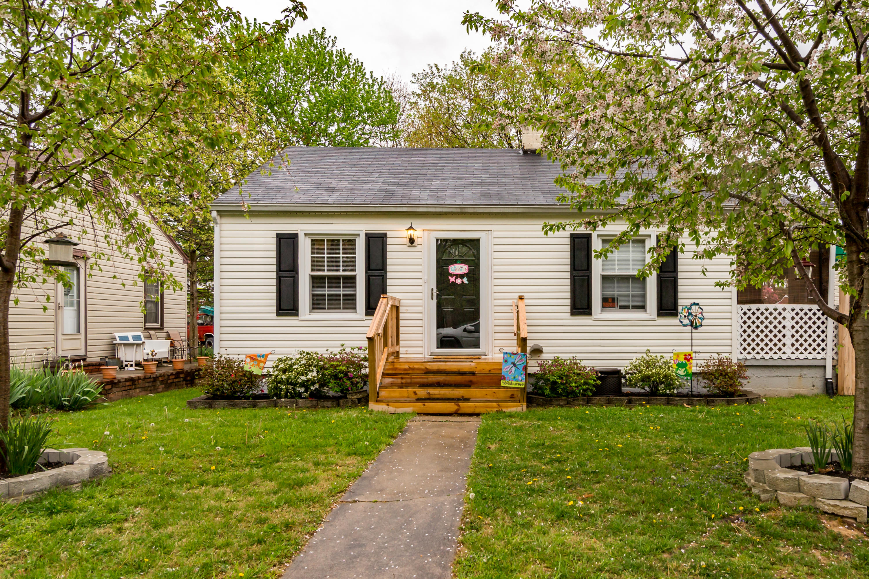 1407 Barnett Road Northwest Roanoke, VA 24017 - Photo 1 of 17 8-1407 Barnett Rd-0640