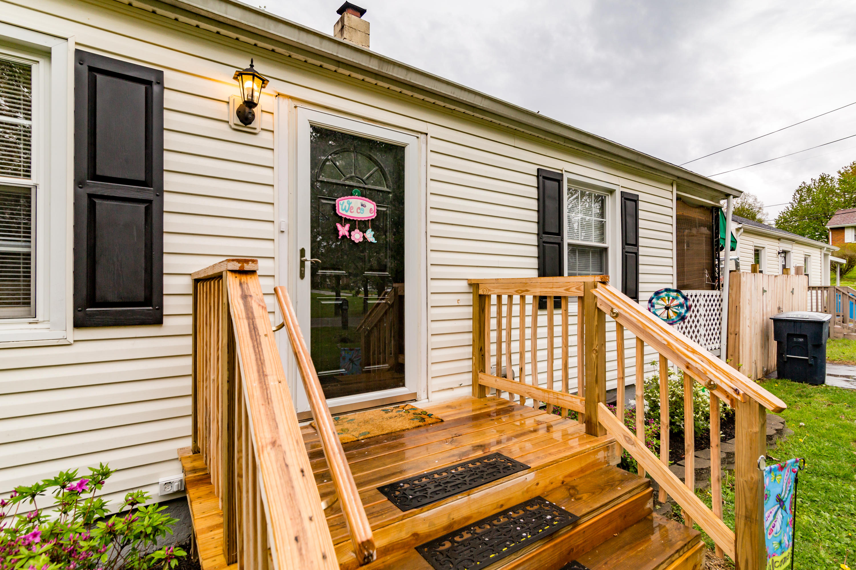 1407 Barnett Road Northwest Roanoke, VA 24017 - Photo 2 of 17 10-1407 Barnett Rd-0643