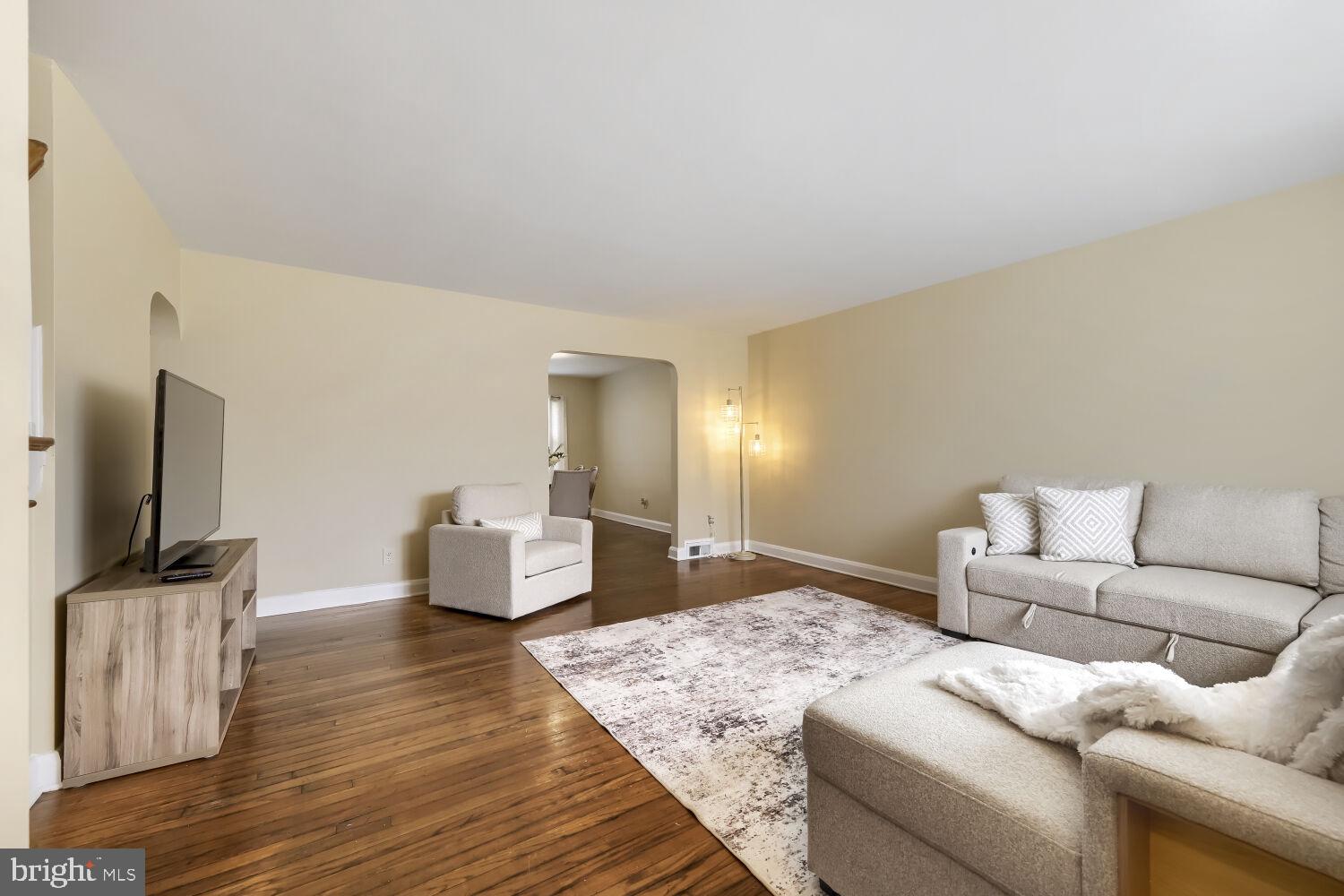 8152 Glen Gary Road Towson, MD 21286 - Photo 4 of 30