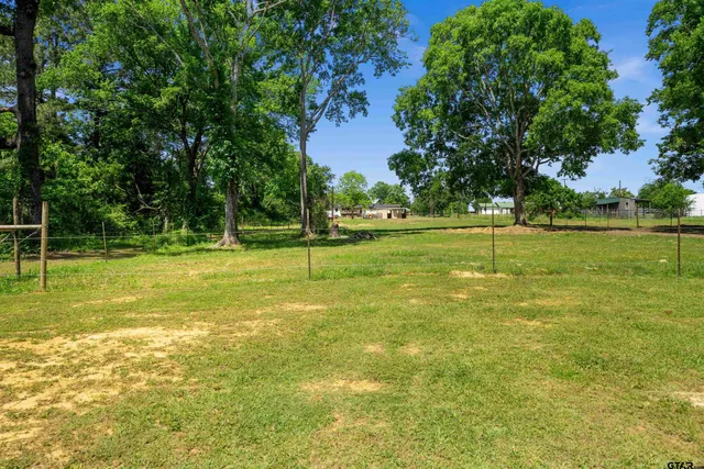 a view of a tennis court