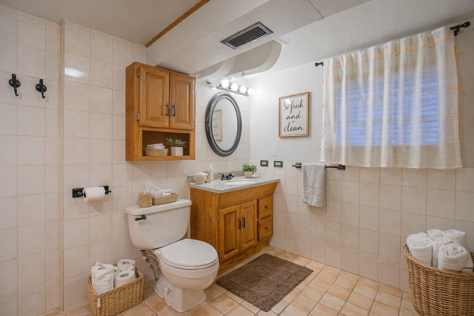 5250 South Nagle Avenue Chicago, IL 60638 - Photo 14 of 21 a bathroom with a toilet a sink and mirror