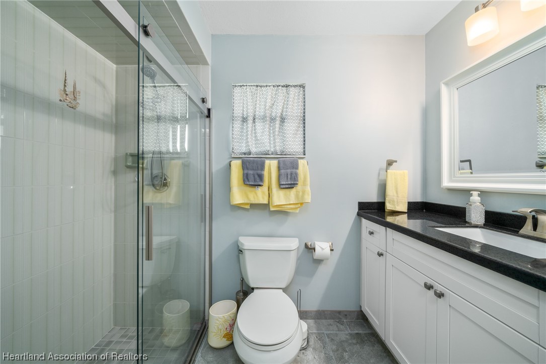 3114 Par Road Sebring, FL 33872 - Photo 25 of 48 Guest bath