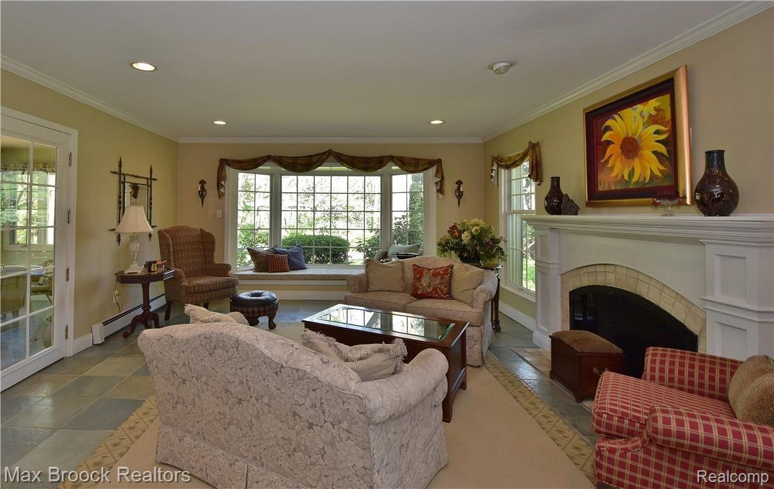 4205 Valley Forge Road Bloomfield Hills, MI 48301 - Photo 12 of 30 living room .JPG