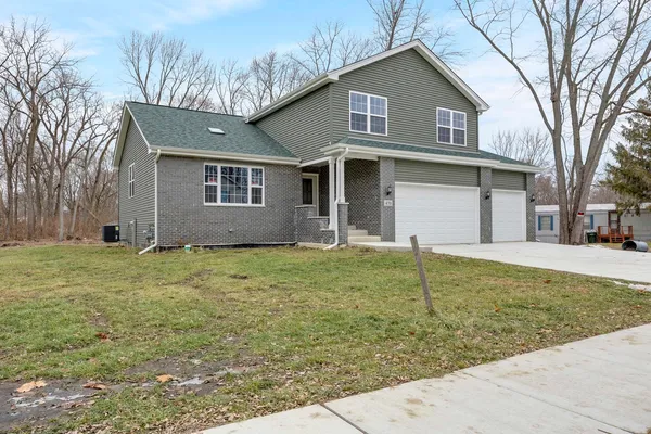 $480,000 | 214 Columbus Road, Streator, IL 61364