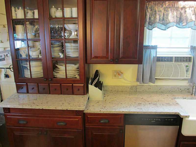 18 Hamlin Road Falmouth, ME 04105 - Photo 13 of 34 Kitchen.