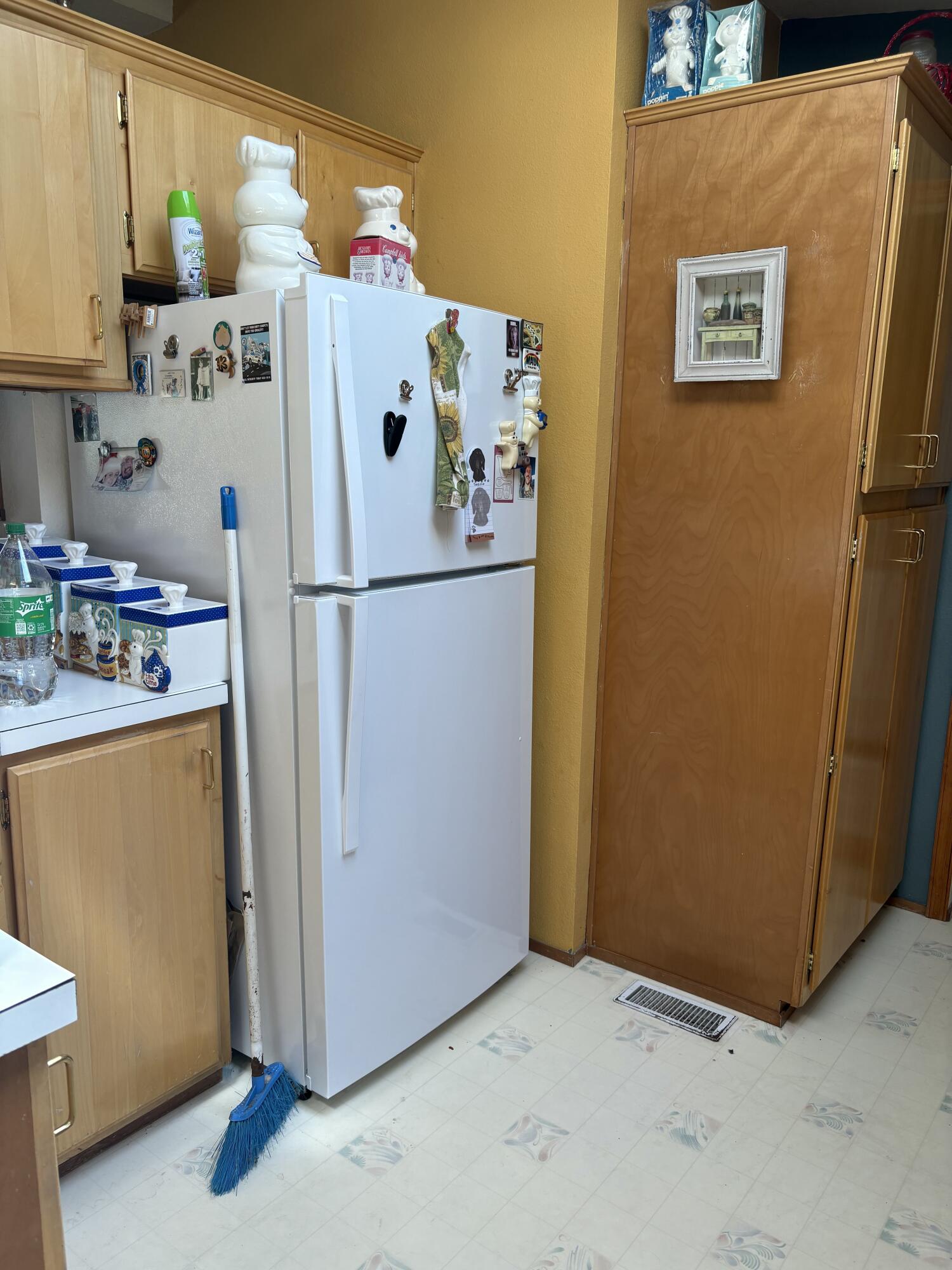 11433 Michael Road White City, OR 97503 - Photo 6 of 16 Kitchen
