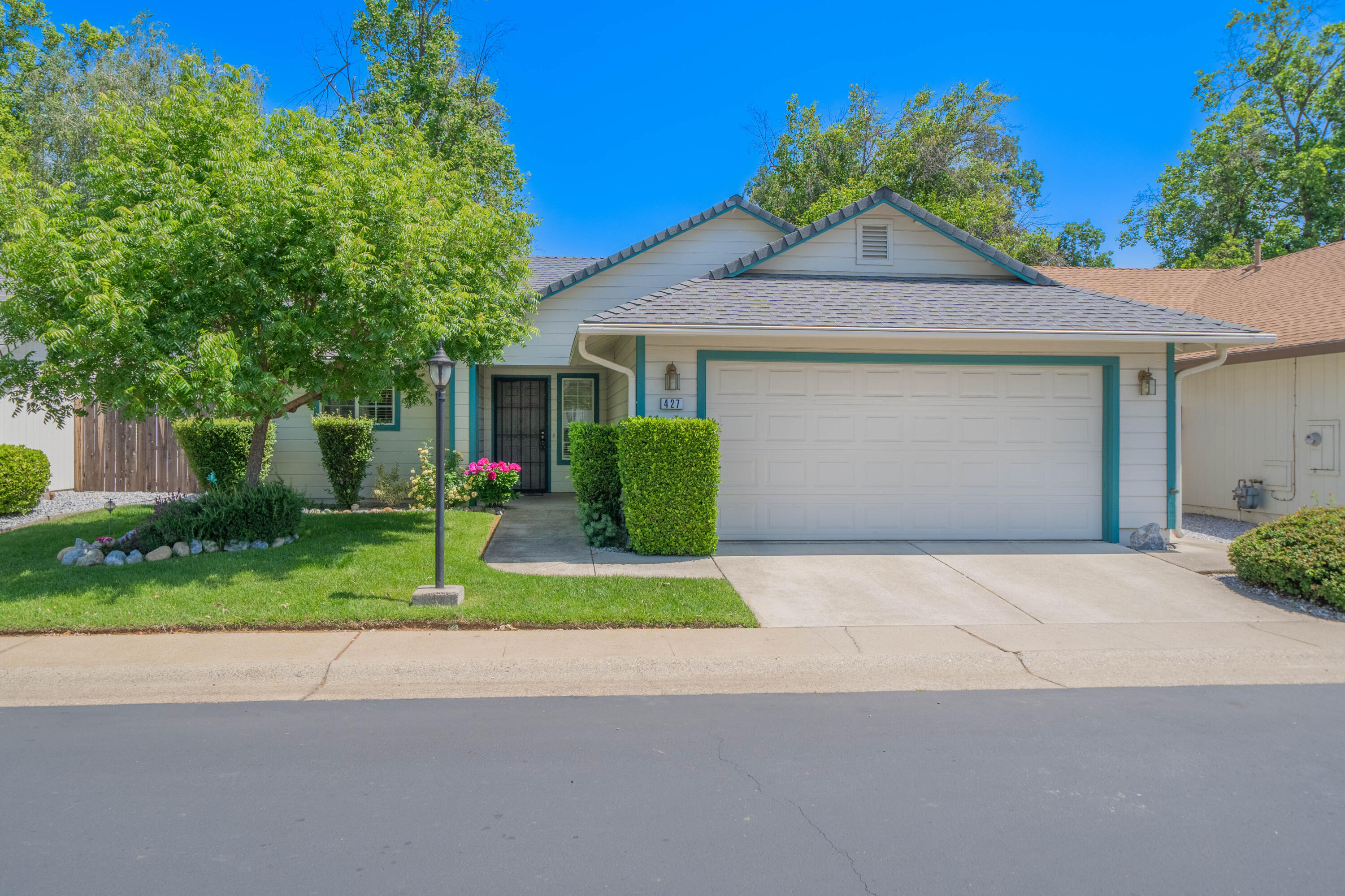 427 Yolla Bolly Trail Redding, CA 96003 - Photo 1 of 26 Yolla Bolly Font 1