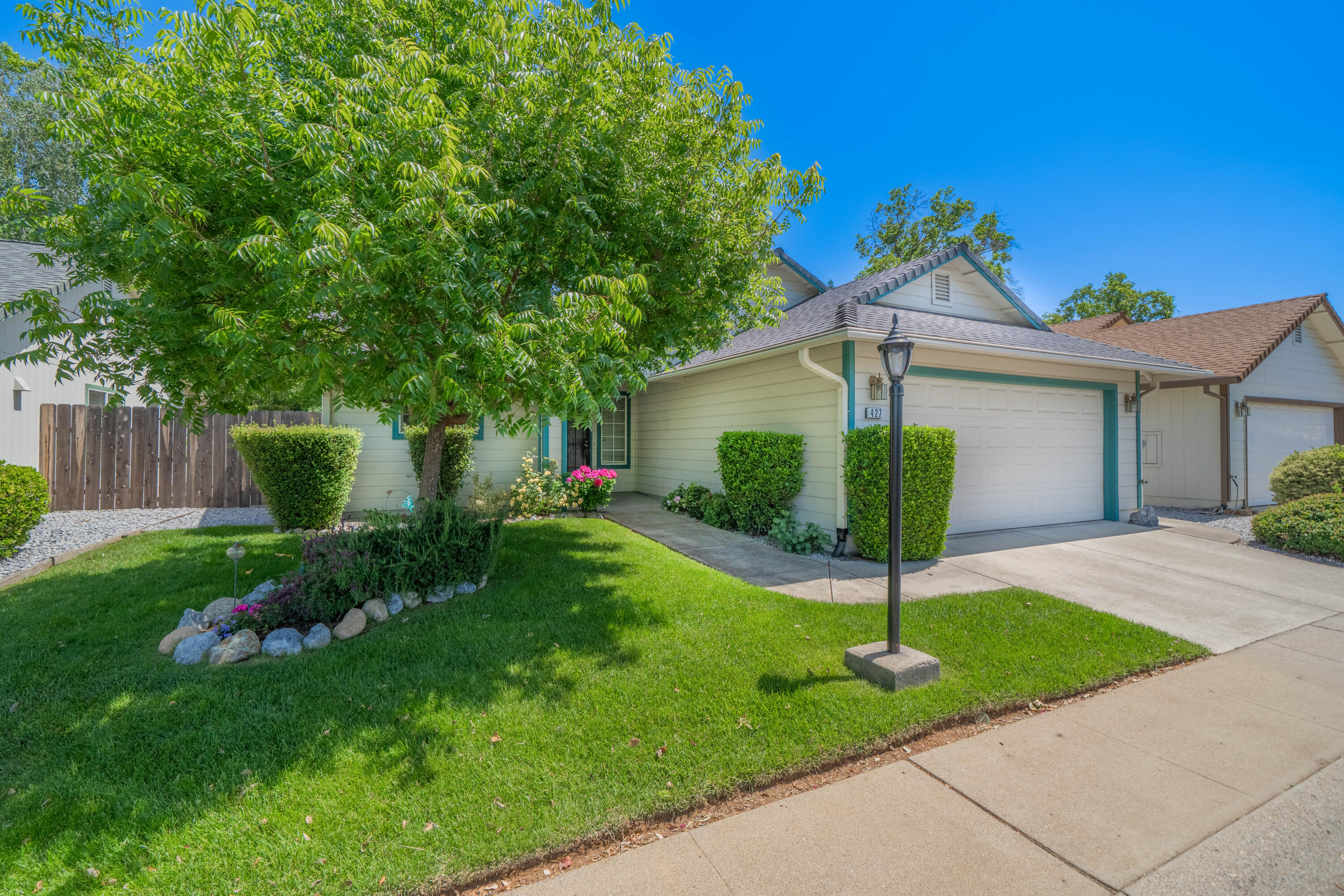 427 Yolla Bolly Trail Redding, CA 96003 - Photo 3 of 26 Yolla Bolly Front 3
