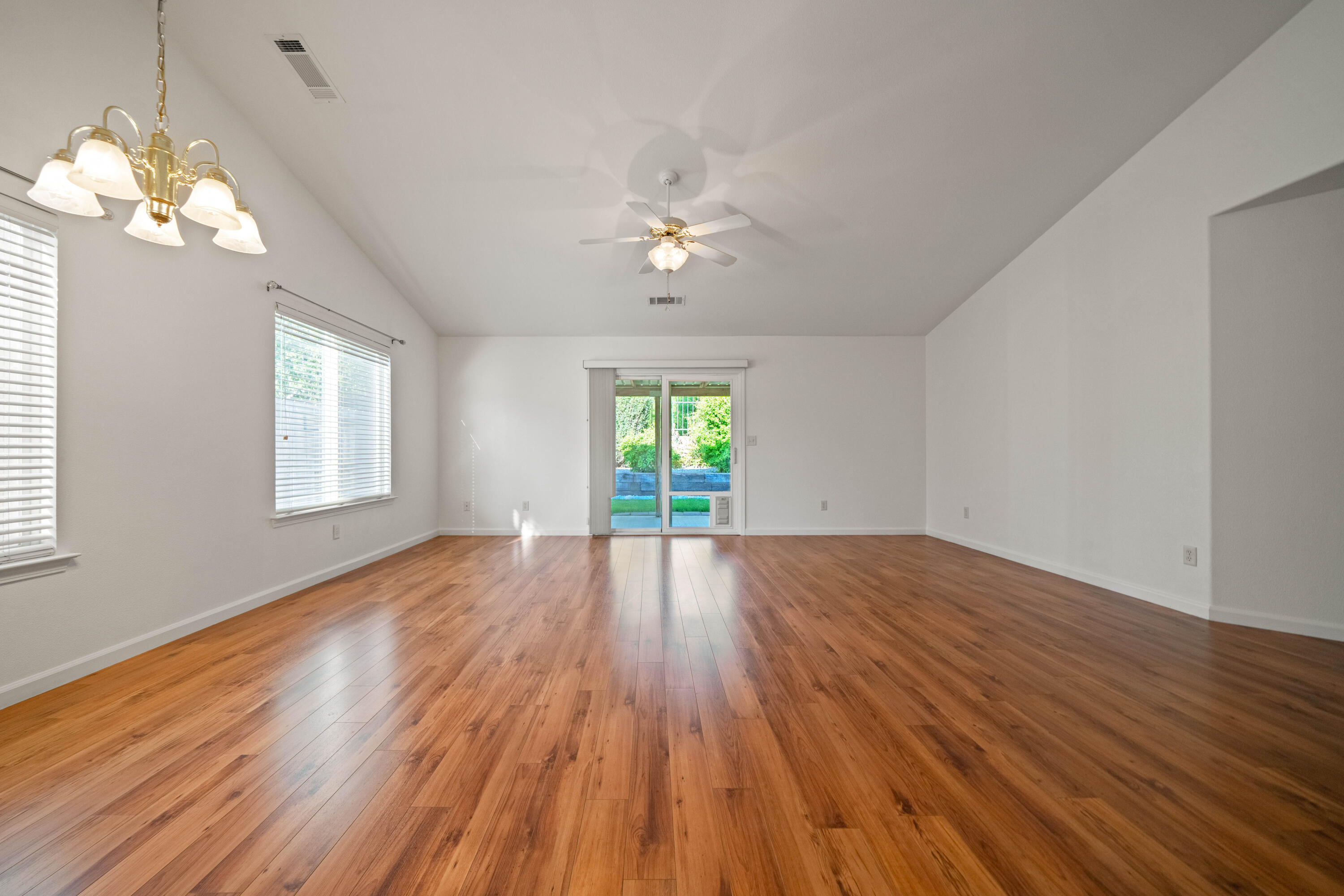 427 Yolla Bolly Trail Redding, CA 96003 - Photo 6 of 26 IMG-05