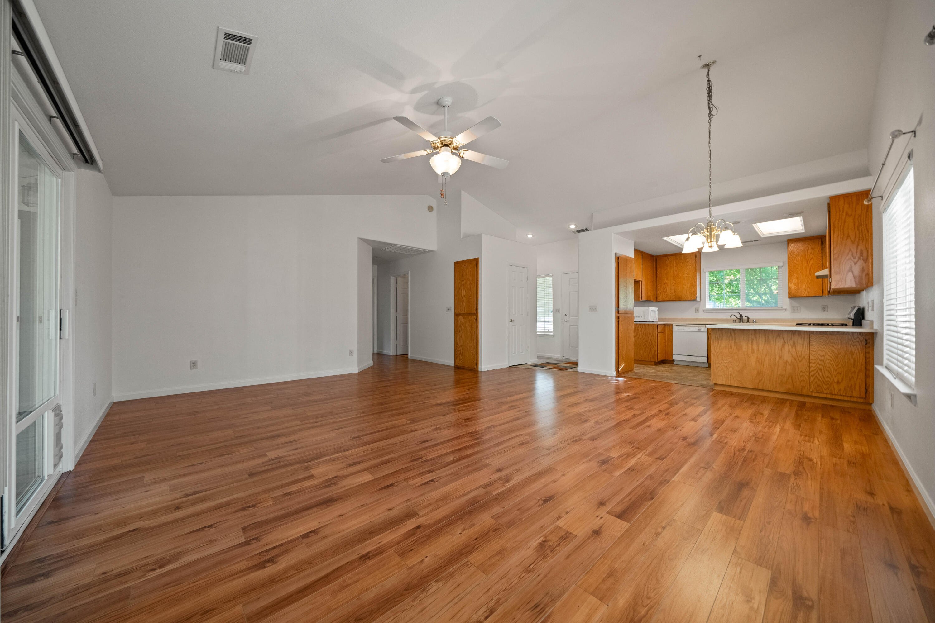 427 Yolla Bolly Trail Redding, CA 96003 - Photo 8 of 26 IMG-07