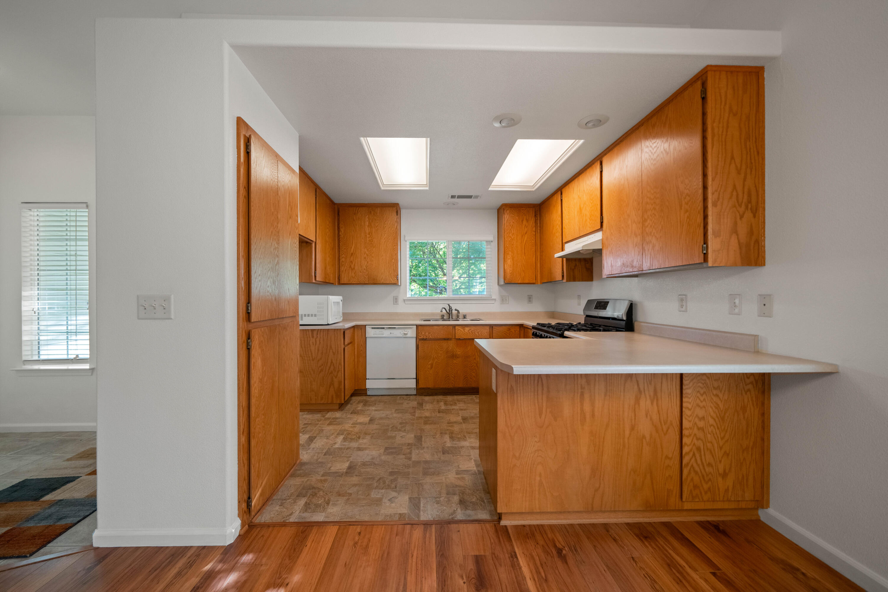 427 Yolla Bolly Trail Redding, CA 96003 - Photo 9 of 26 IMG-08