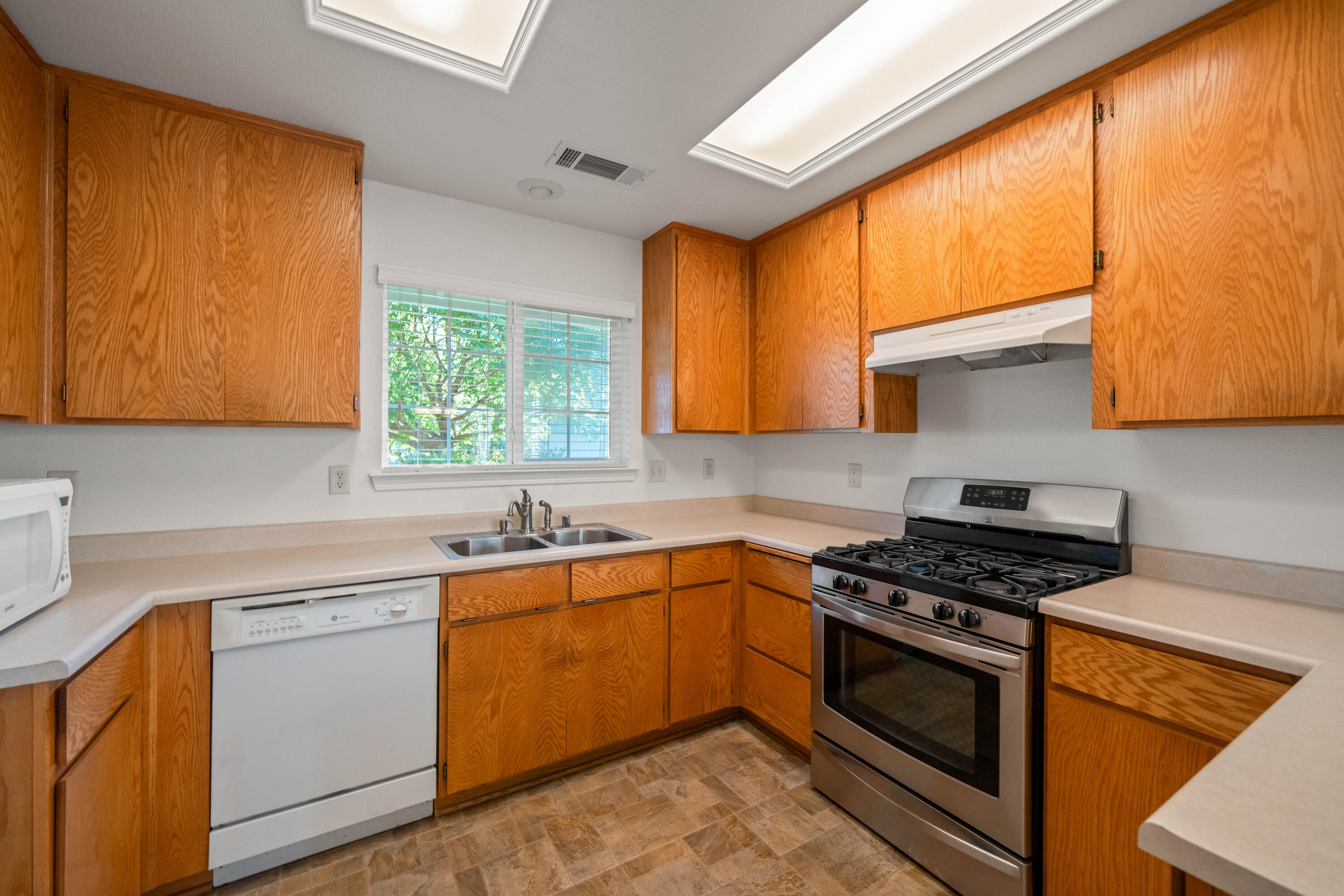 427 Yolla Bolly Trail Redding, CA 96003 - Photo 10 of 26 IMG-09