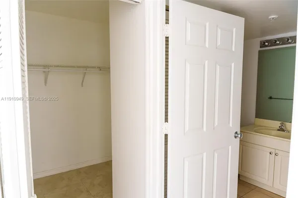 $2,500 | 509 East Sheridan Street, Unit 3083, Dania Beach, FL 33004