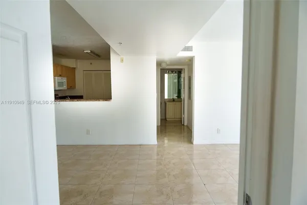 $2,500 | 509 East Sheridan Street, Unit 3083, Dania Beach, FL 33004