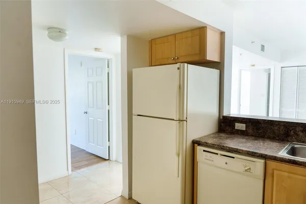 $2,500 | 509 East Sheridan Street, Unit 3083, Dania Beach, FL 33004