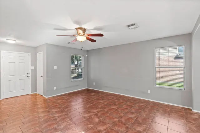 $2,100 | 10507 Sutter Glen Lane, Houston, TX 77075