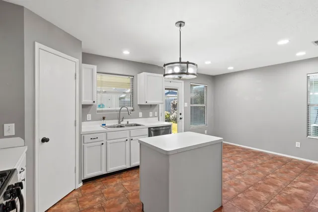 $2,100 | 10507 Sutter Glen Lane, Houston, TX 77075