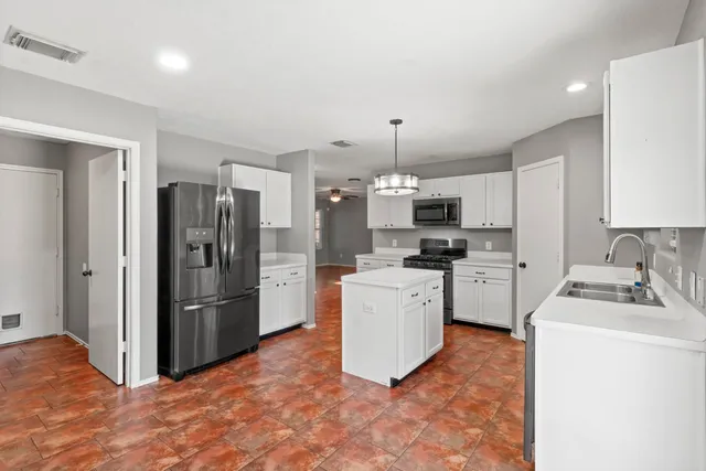 $2,100 | 10507 Sutter Glen Lane, Houston, TX 77075