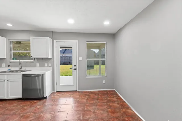 $2,100 | 10507 Sutter Glen Lane, Houston, TX 77075