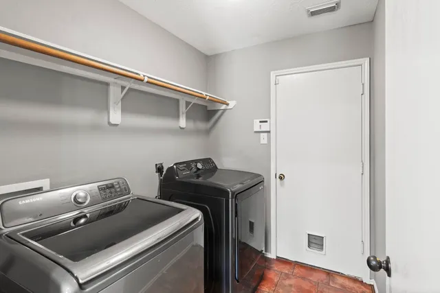 $2,100 | 10507 Sutter Glen Lane, Houston, TX 77075