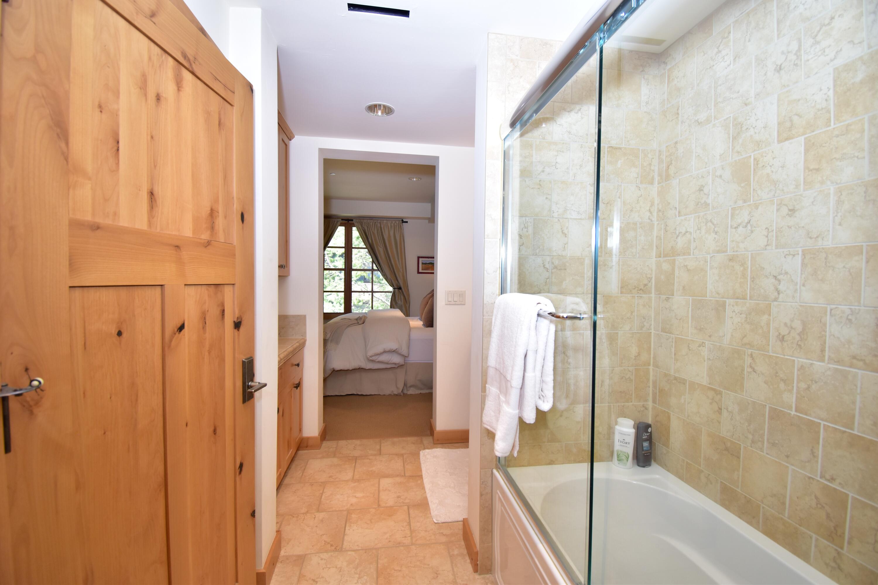 109 Angani Way, Unit 3 Sun Valley, ID 83353 - Photo 12 of 24 Primary Bath