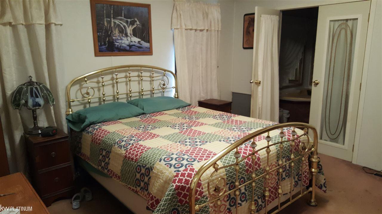 8247 Vincent Road Croswell, MI 48422 - Photo 8 of 10 31338155-7.JPG