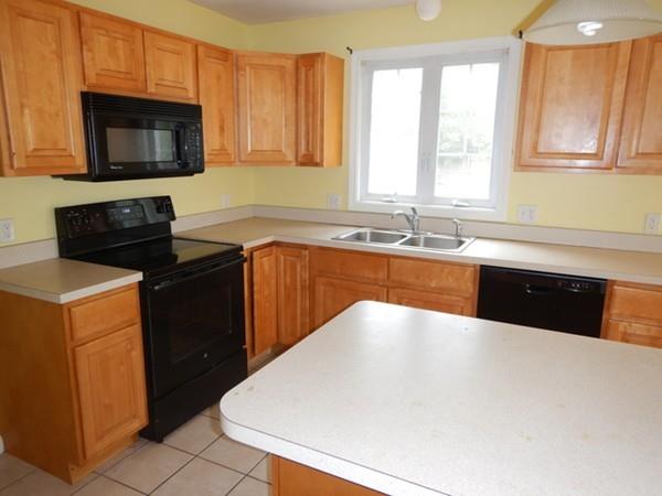 153 Cloran Street Springfield, MA 01109 - Photo 12 of 36 Gallery Image 12