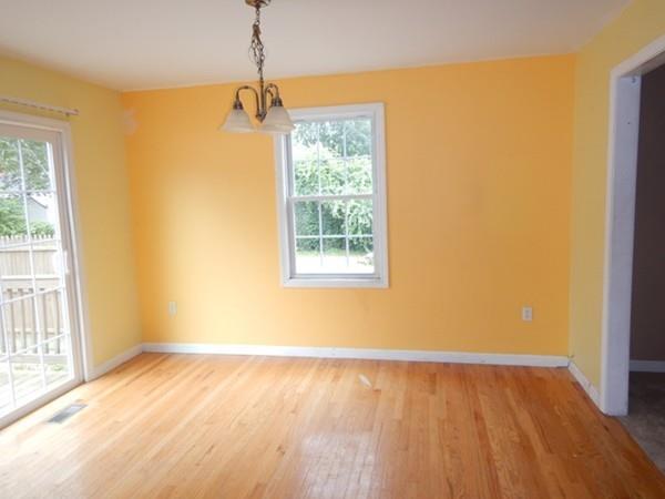 153 Cloran Street Springfield, MA 01109 - Photo 10 of 36 Gallery Image 10