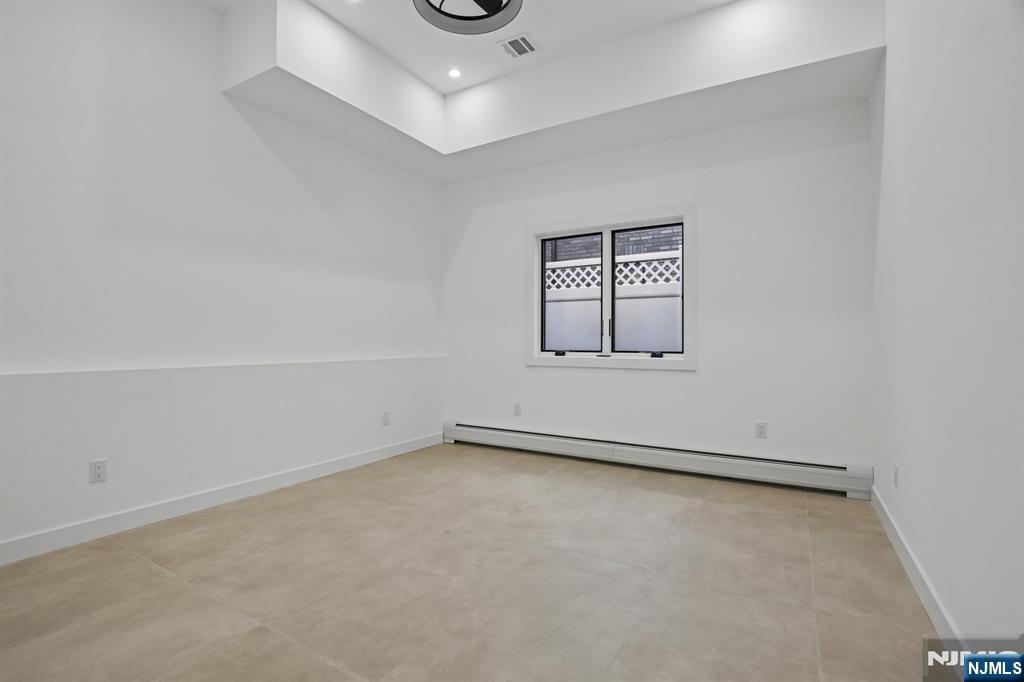 2189 Jones Road Fort Lee, NJ 07024 - Photo 25 of 32