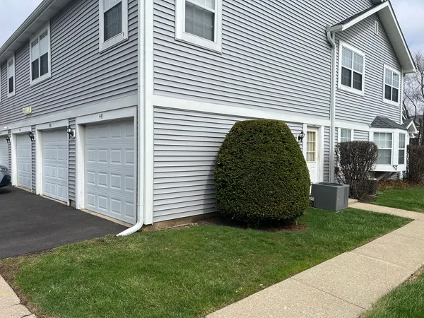 $299,900 | 443 North Lake Shore Drive, Palatine, IL 60067