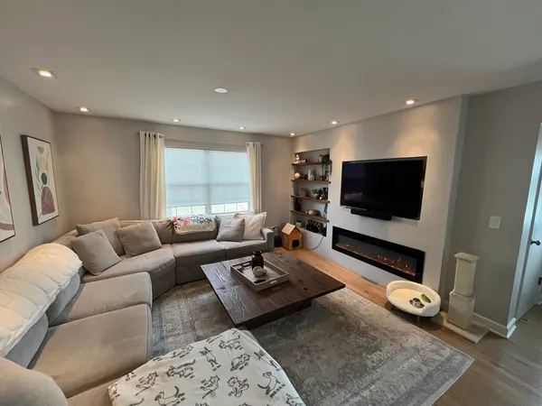 $299,900 | 443 North Lake Shore Drive, Palatine, IL 60067