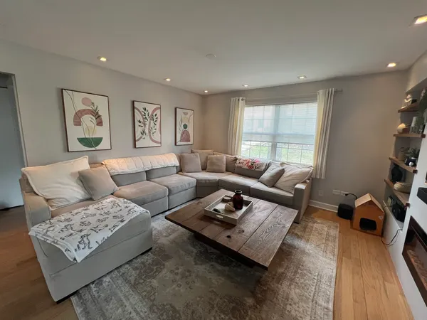 $299,900 | 443 North Lake Shore Drive, Palatine, IL 60067