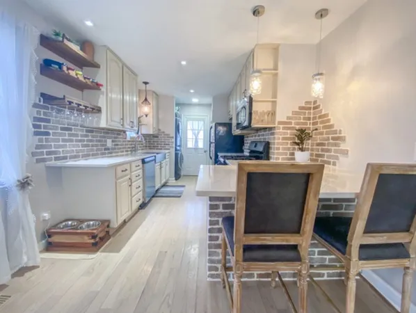 $299,900 | 443 North Lake Shore Drive, Palatine, IL 60067