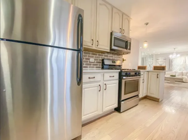 $299,900 | 443 North Lake Shore Drive, Palatine, IL 60067
