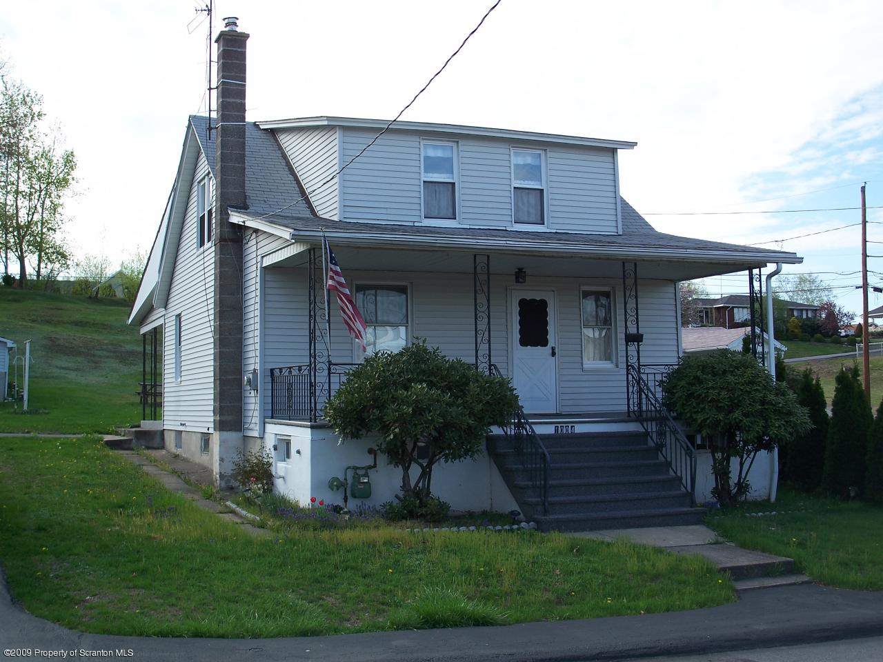 1004 Ridge Street Throop, PA 18447 - Photo 1 of 9 Gallery Image 1