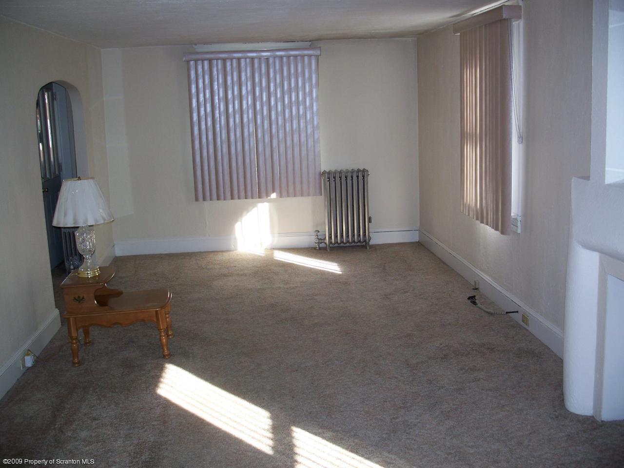 1004 Ridge Street Throop, PA 18447 - Photo 3 of 9 Gallery Image 3