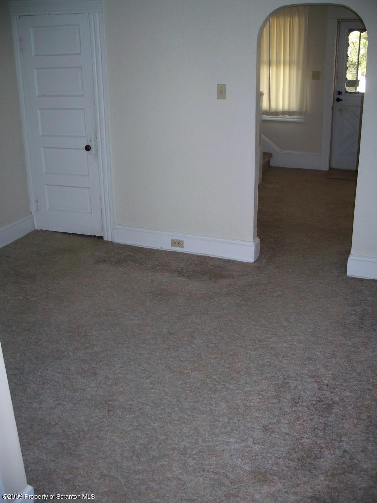 1004 Ridge Street Throop, PA 18447 - Photo 4 of 9 Gallery Image 4