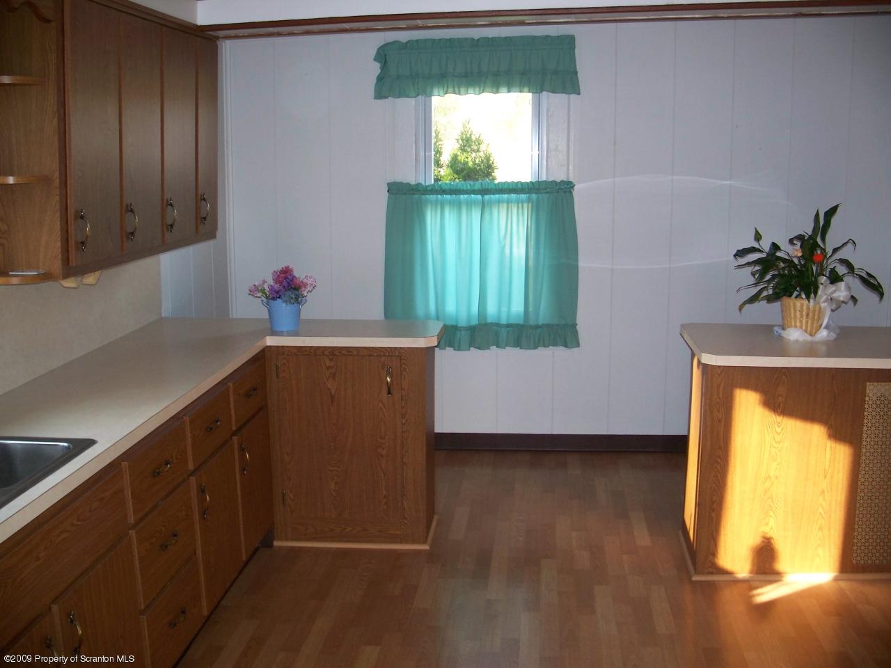 1004 Ridge Street Throop, PA 18447 - Photo 5 of 9 Gallery Image 5