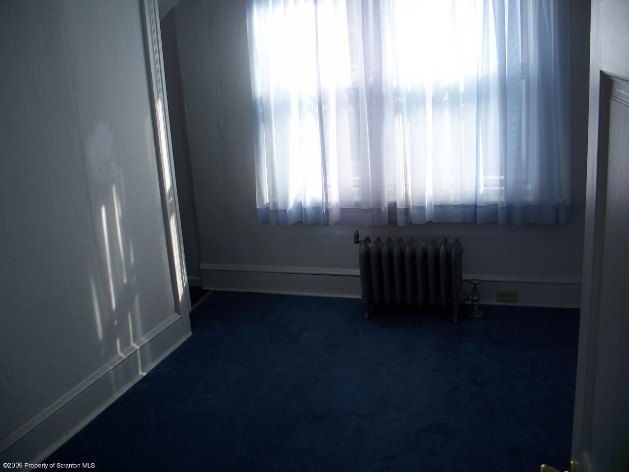 1004 Ridge Street Throop, PA 18447 - Photo 7 of 9 Gallery Image 7