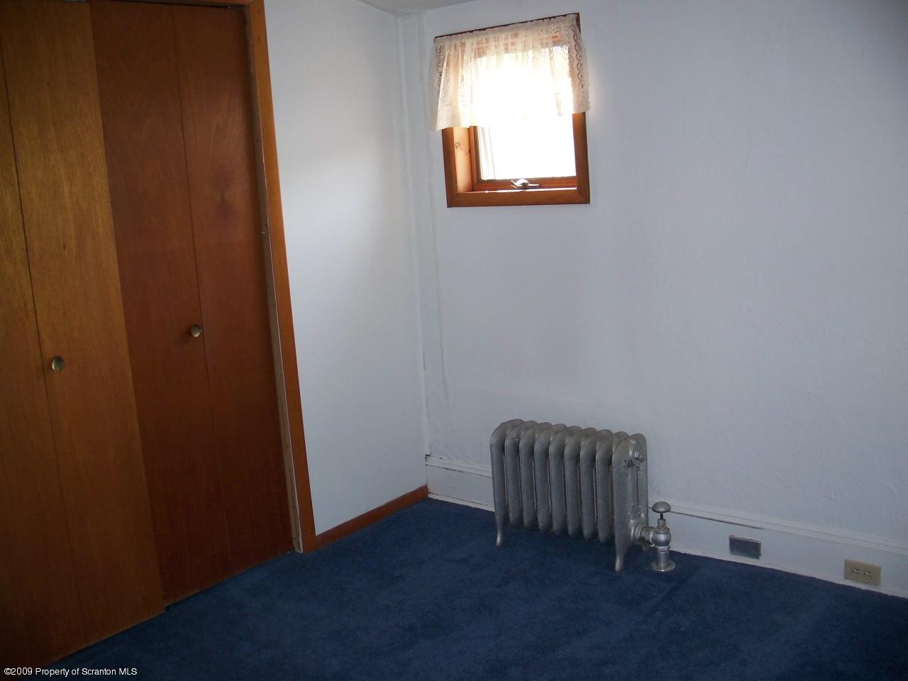 1004 Ridge Street Throop, PA 18447 - Photo 8 of 9 Gallery Image 8