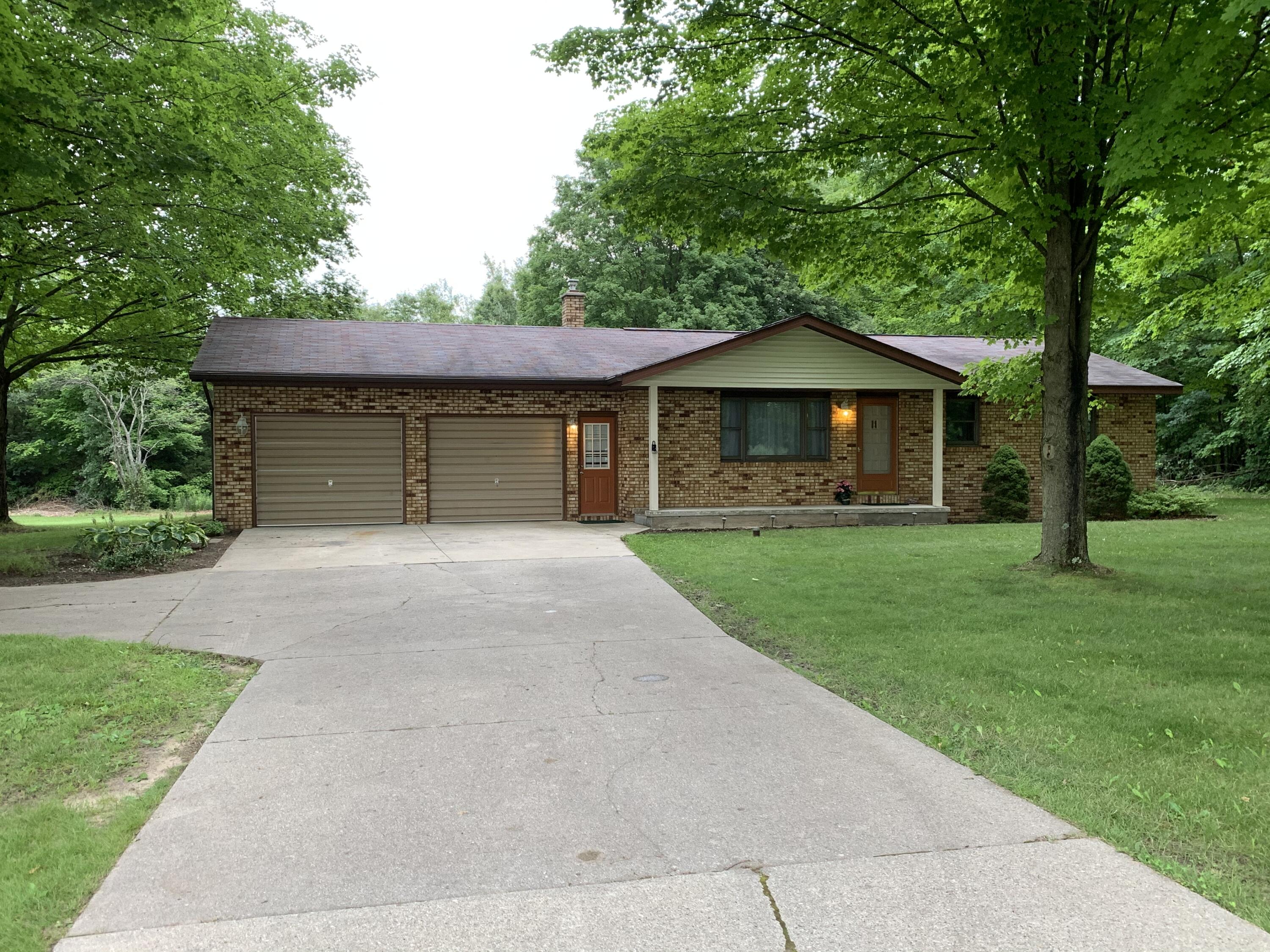 6210 Whites Bridge Road Belding, MI 48809 - Photo 2 of 30 IMG_4443