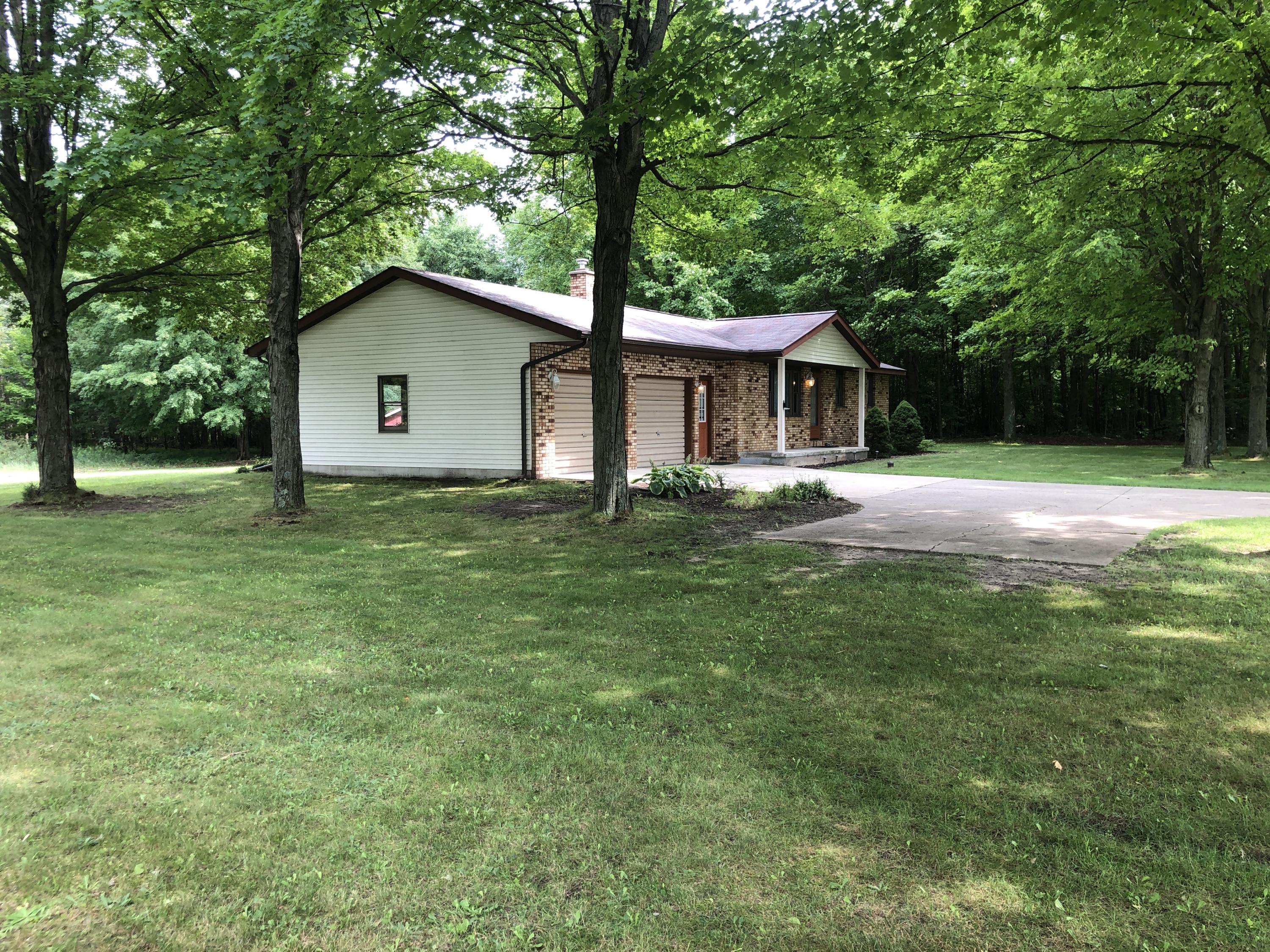 6210 Whites Bridge Road Belding, MI 48809 - Photo 3 of 30 IMG_0090