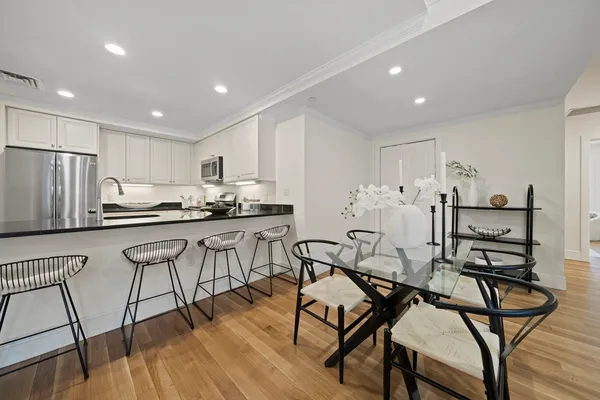 $3,800 | 321 Hammond Pond Parkway, Unit 105, Brookline, MA 02467