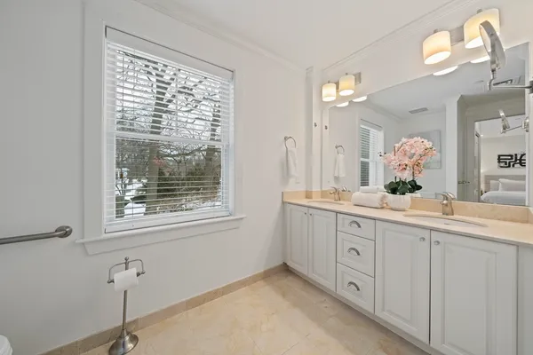 $3,800 | 321 Hammond Pond Parkway, Unit 105, Brookline, MA 02467