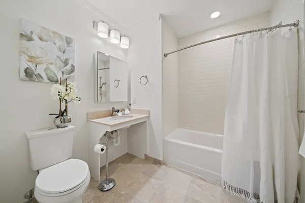 $3,800 | 321 Hammond Pond Parkway, Unit 105, Brookline, MA 02467